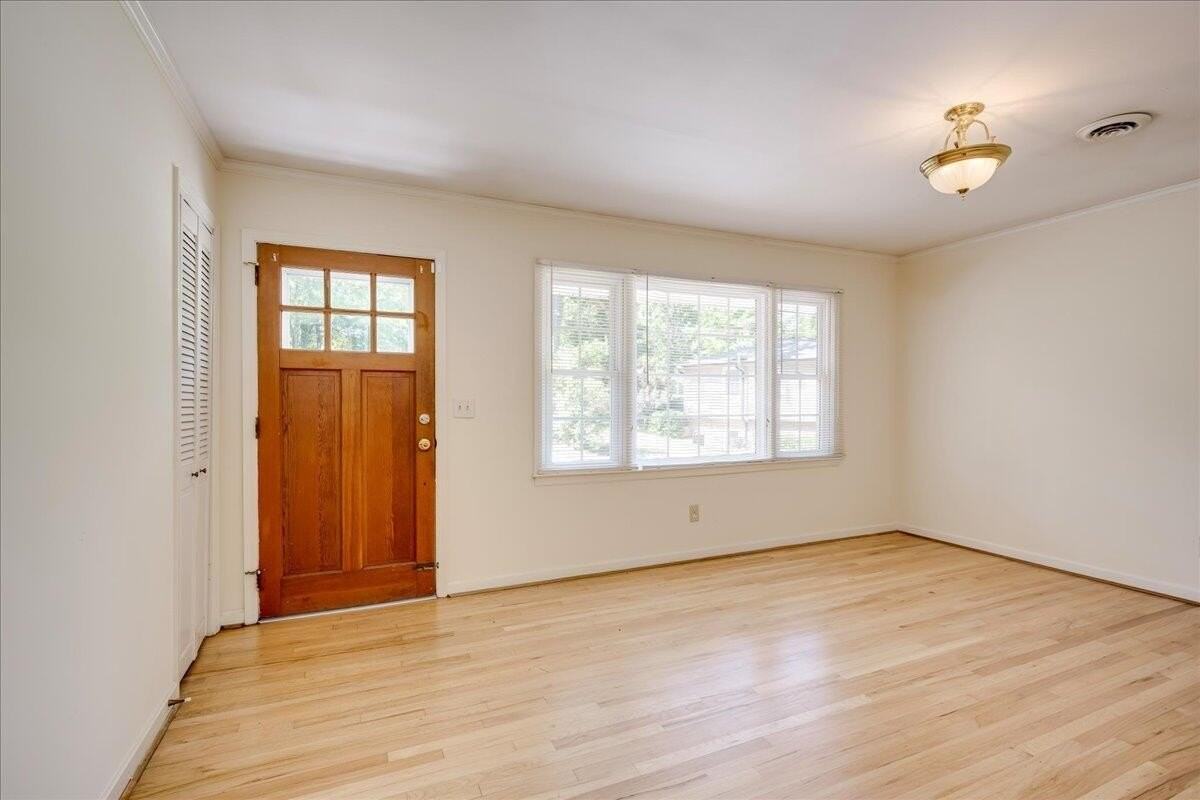 552 Whitehead Dr - Photo 5 of 29