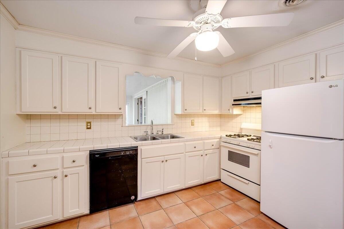 552 Whitehead Dr - Photo 7 of 29