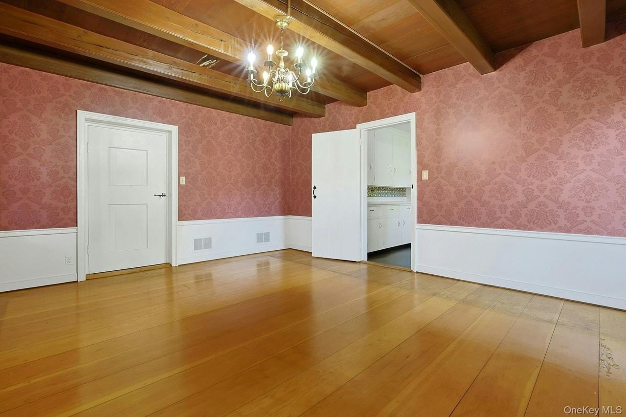 105 S Greenbush Rd - Photo 4 of 24