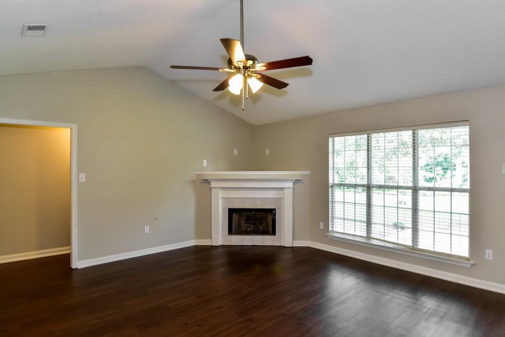 7576 Delta Lakes Blvd - Photo 4 of 17