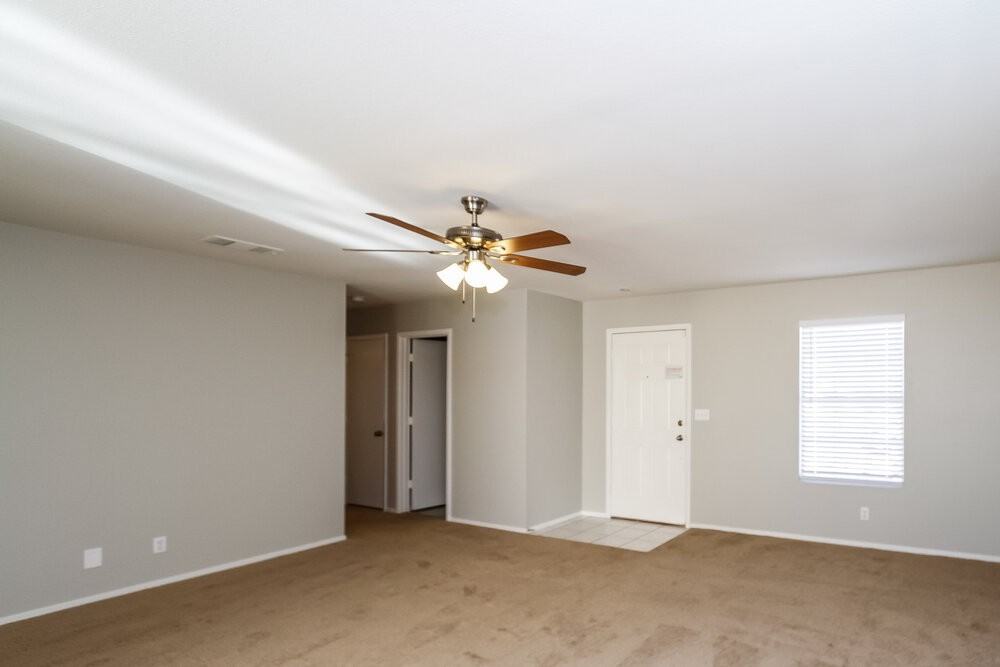 681 Indian Row Ct - Photo 4 of 15