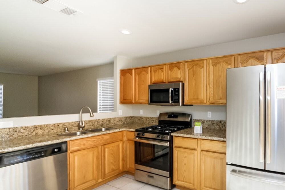 681 Indian Row Ct - Photo 5 of 15