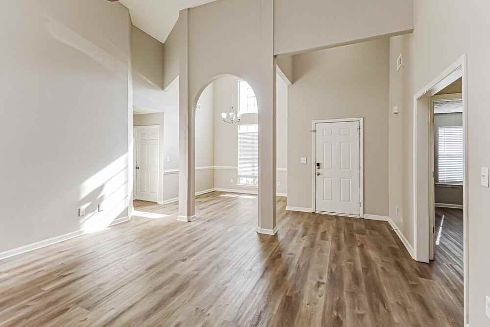 115 Syracuse Ln - Photo 5 of 17