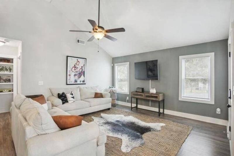1384 Lanvale Dr Sw - Photo 2 of 14