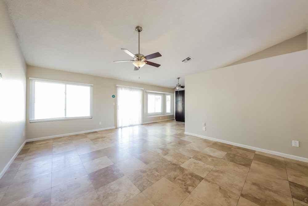 5512 W Chicago St - Photo 3 of 16