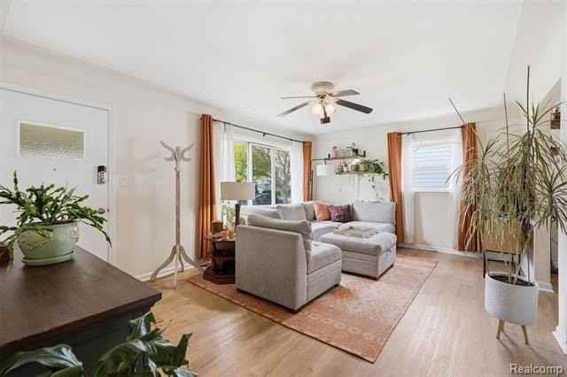 1561 E Webster St - Photo 4 of 19