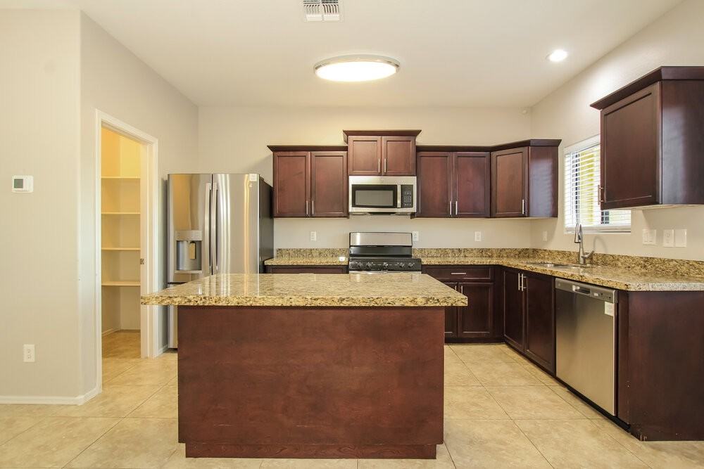 4855 S 4th Ave - Photo 6 of 17