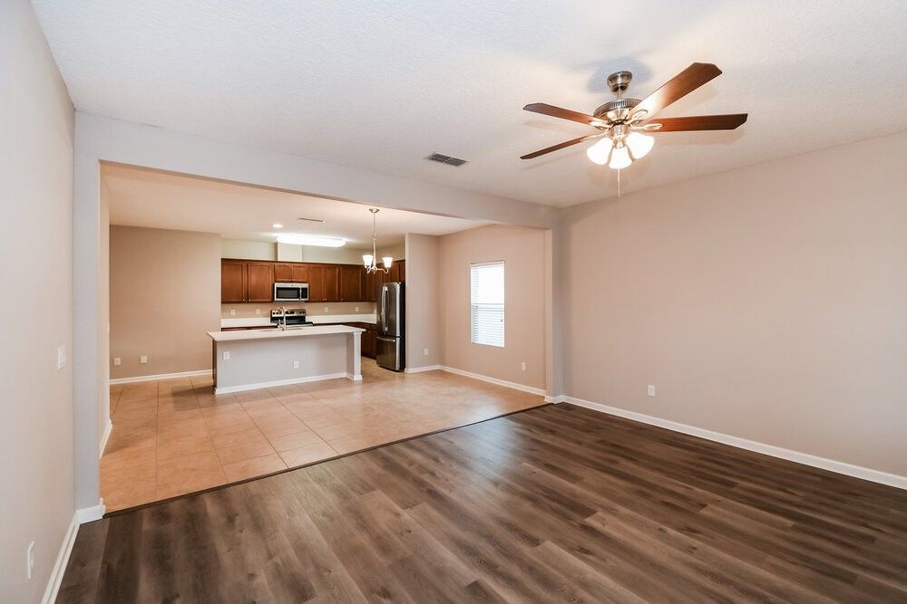 2325 Creekfront Dr - Photo 4 of 16