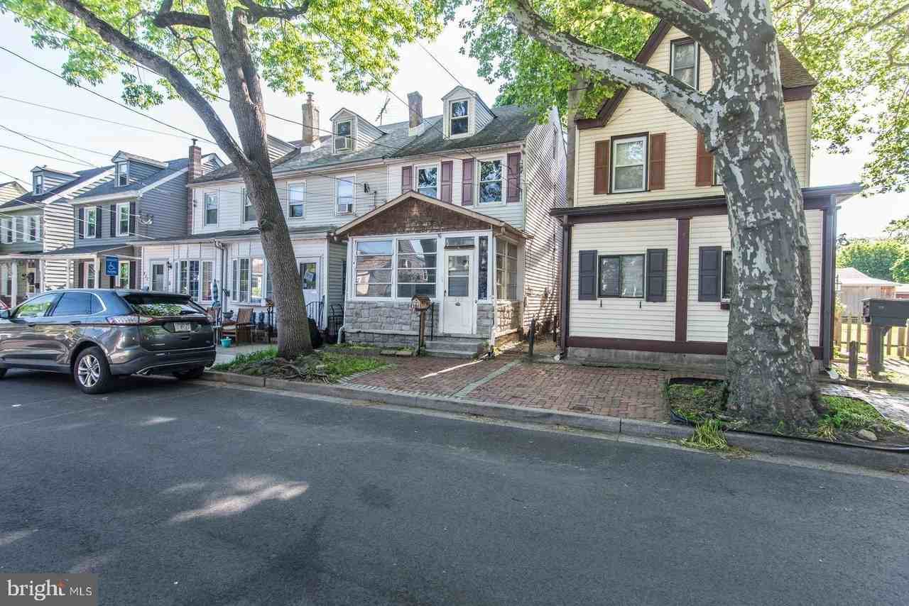 523 Locust St - Photo 2 of 24