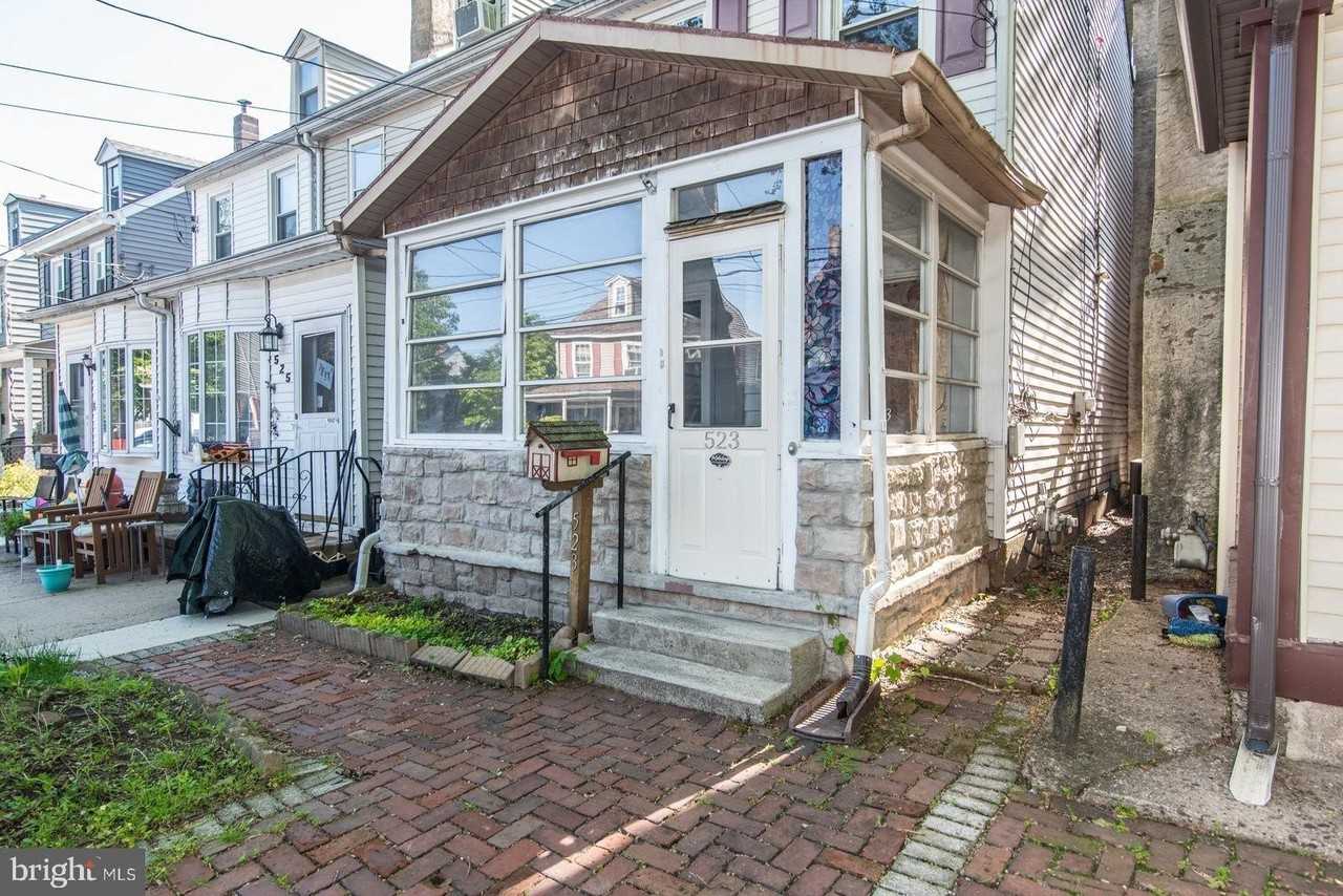 523 Locust St - Photo 3 of 24