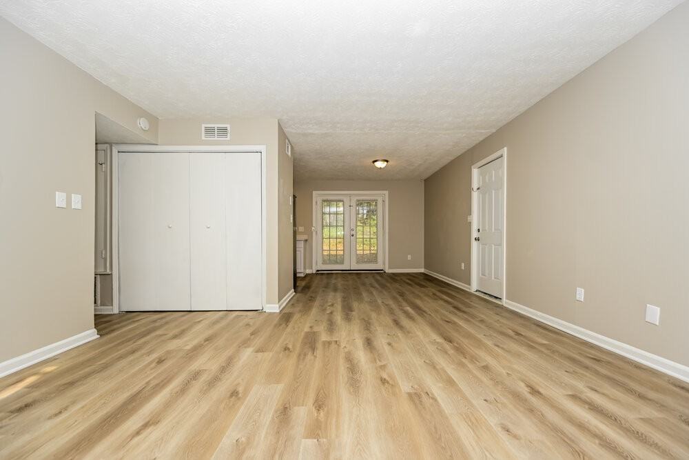 119 Adrian Dr - Photo 4 of 16