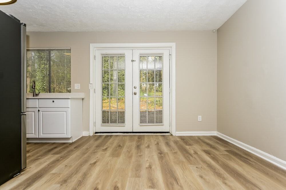 119 Adrian Dr - Photo 5 of 16