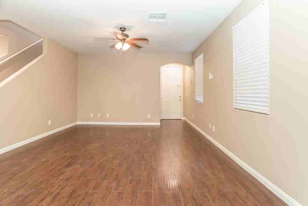 10731 Iona Island Ave - Photo 3 of 18