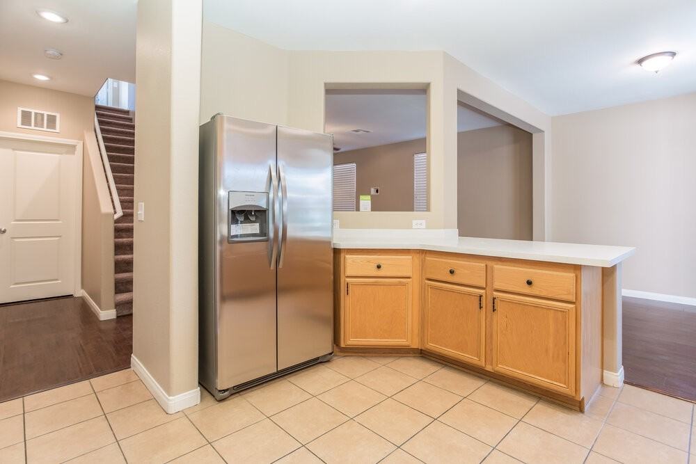 10731 Iona Island Ave - Photo 6 of 18
