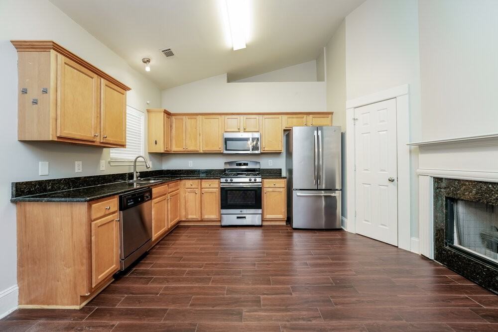 605 Brookwater Dr - Photo 5 of 16