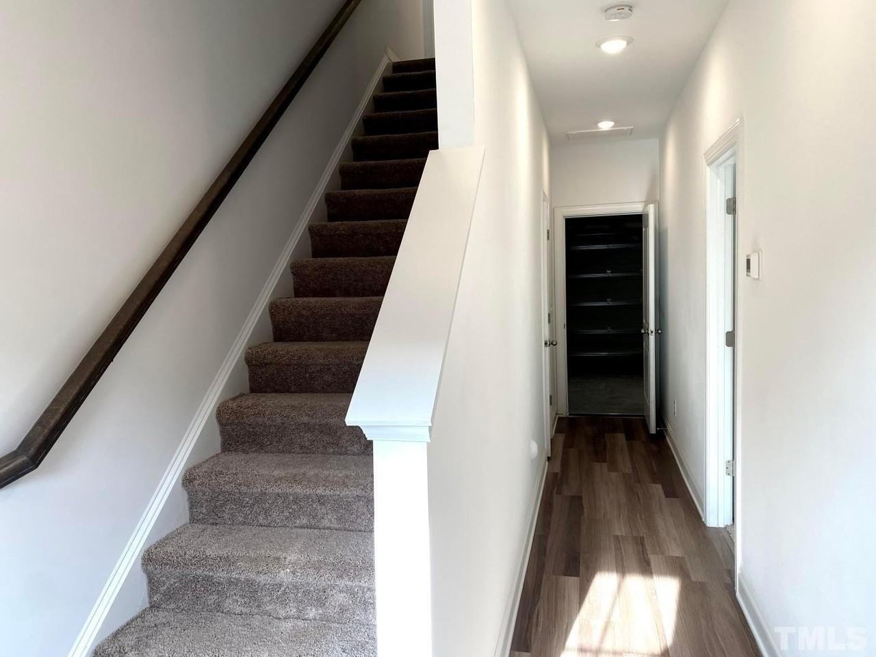 336 Clementine Dr - Photo 4 of 32