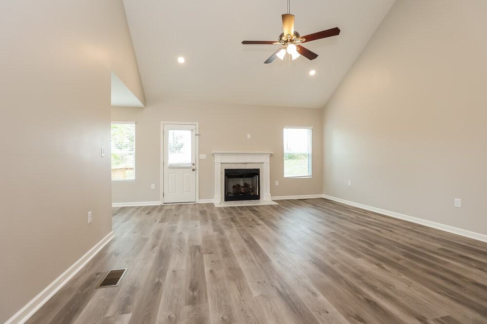 1024 Secretariat Dr - Photo 5 of 17