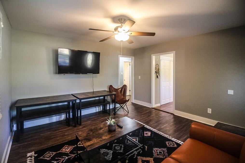 4364 Hammond Cir - Photo 5 of 48