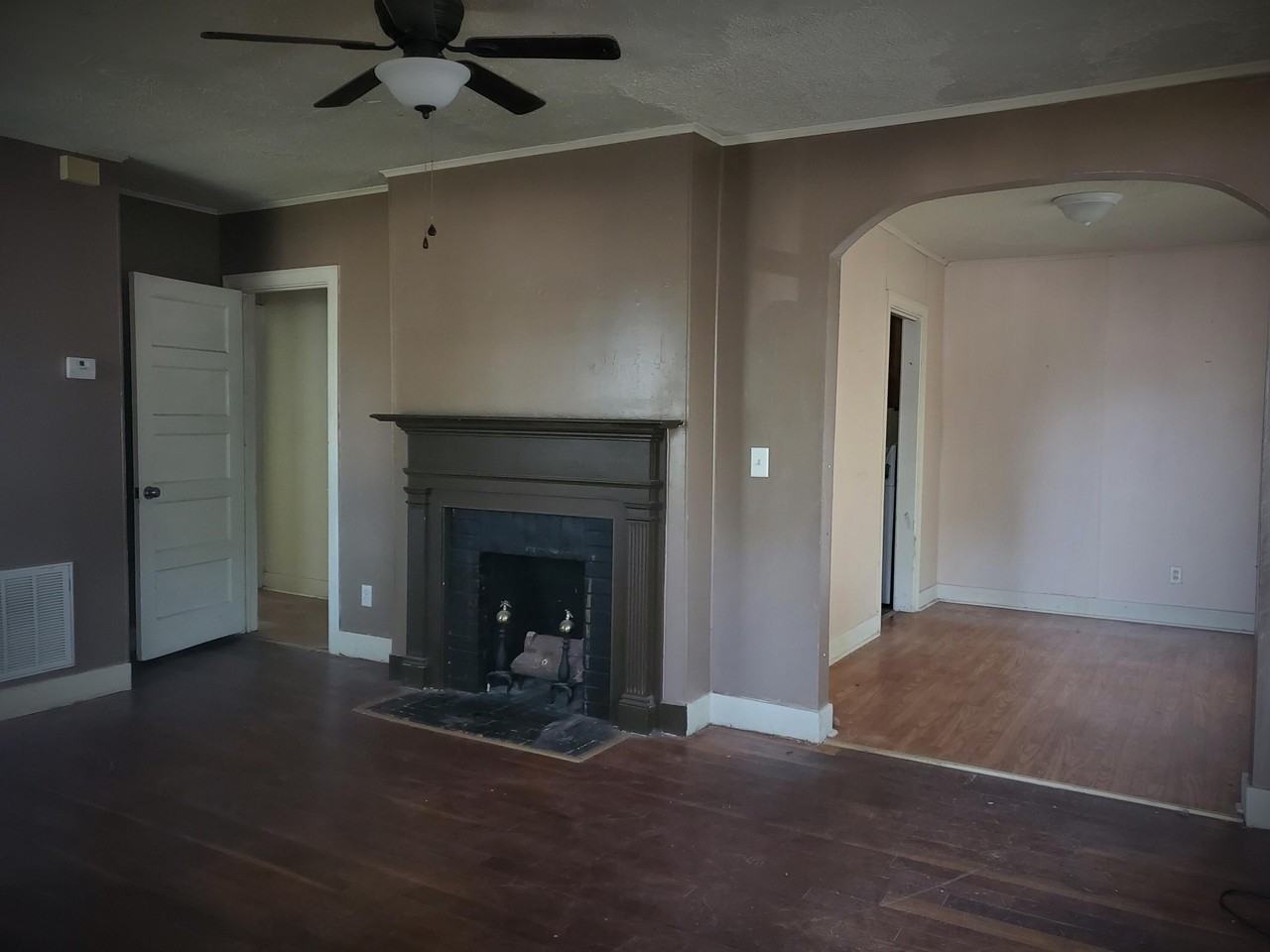 2033 Shirley Ave - Photo 2 of 6