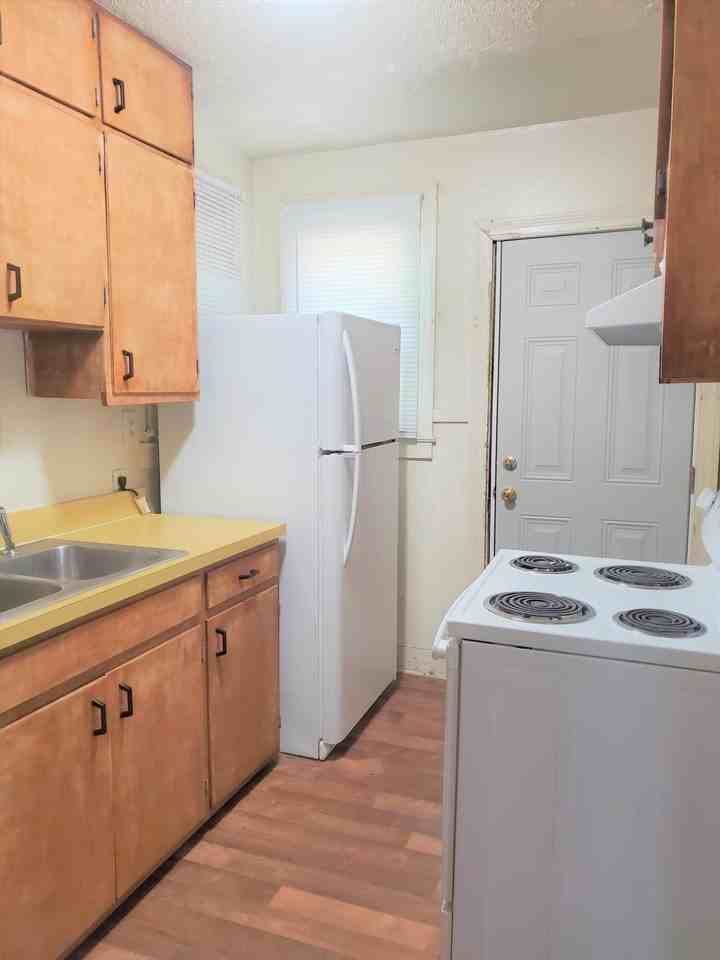 2033 Shirley Ave - Photo 3 of 6