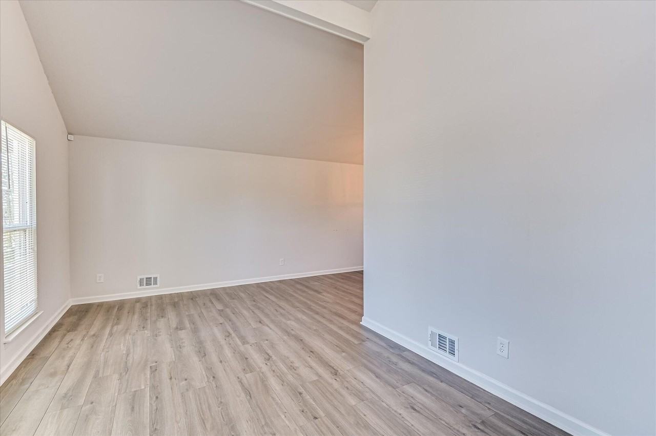 170 Shadowmoor Ct - Photo 7 of 36