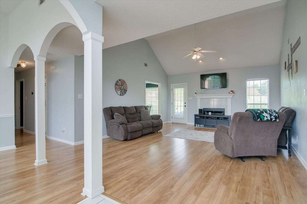 2515 Winterville Dr - Photo 4 of 30