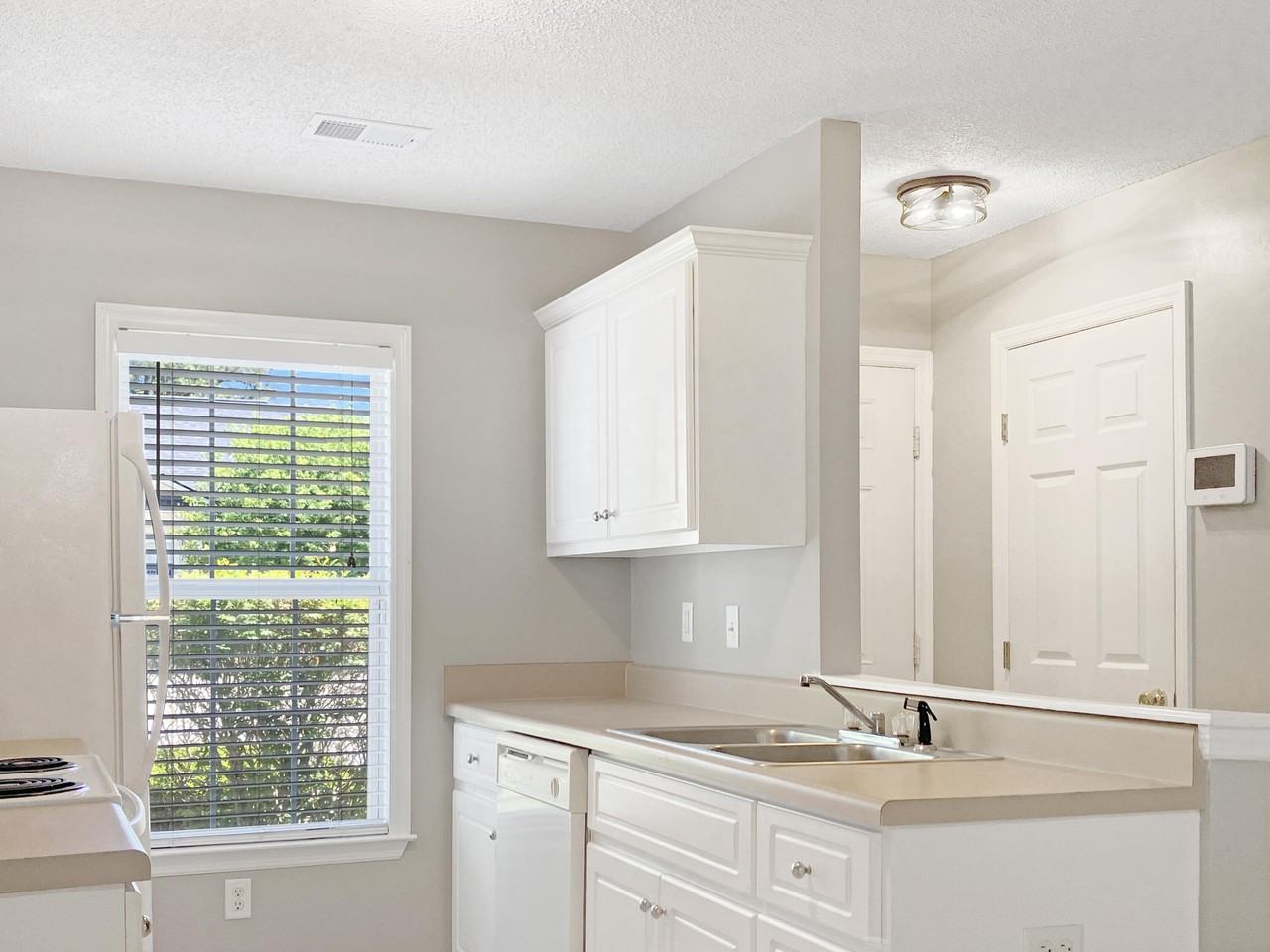 1021 Old Marks Dr - Photo 4 of 13