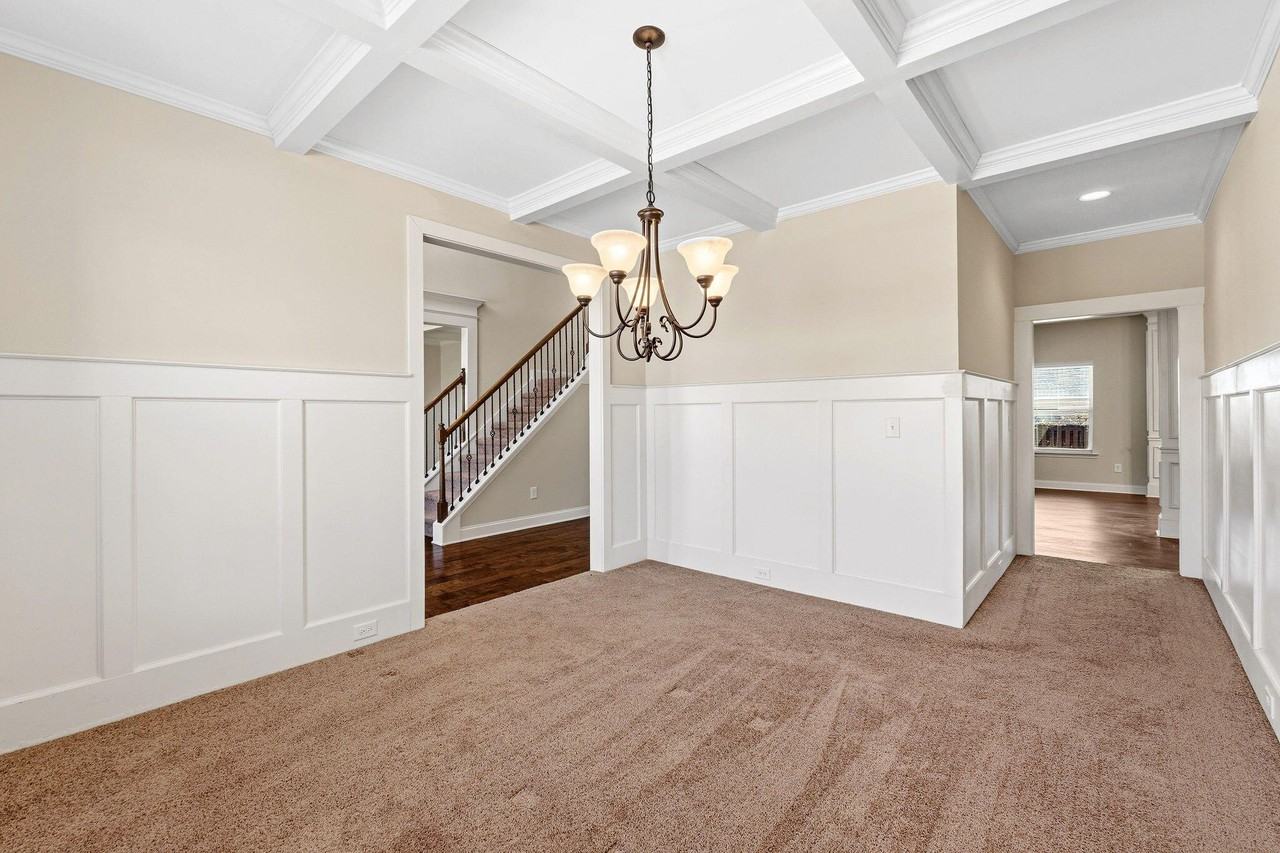 1405 Calumet Dr - Photo 5 of 44