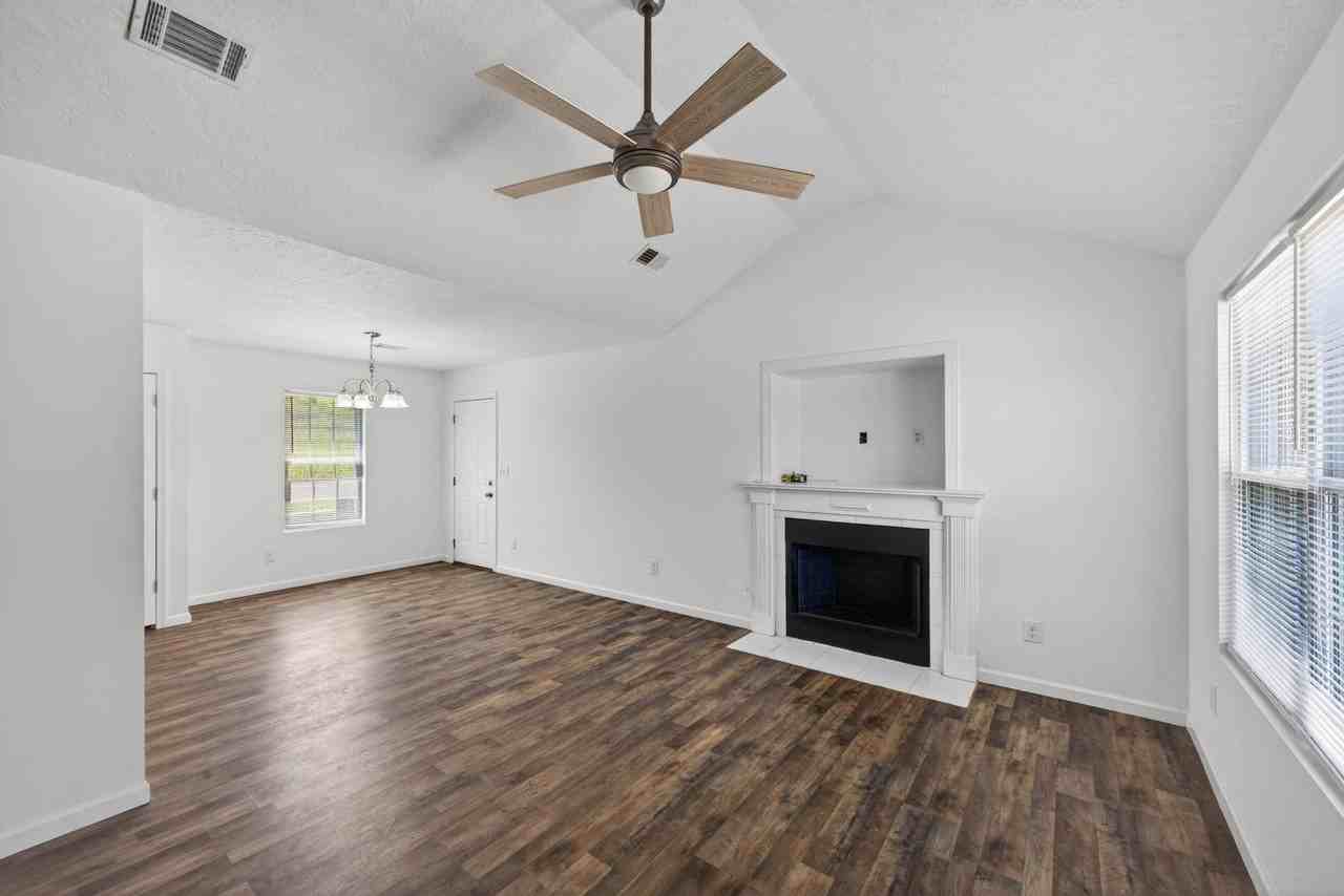 2812 Bennington Dr - Photo 3 of 17