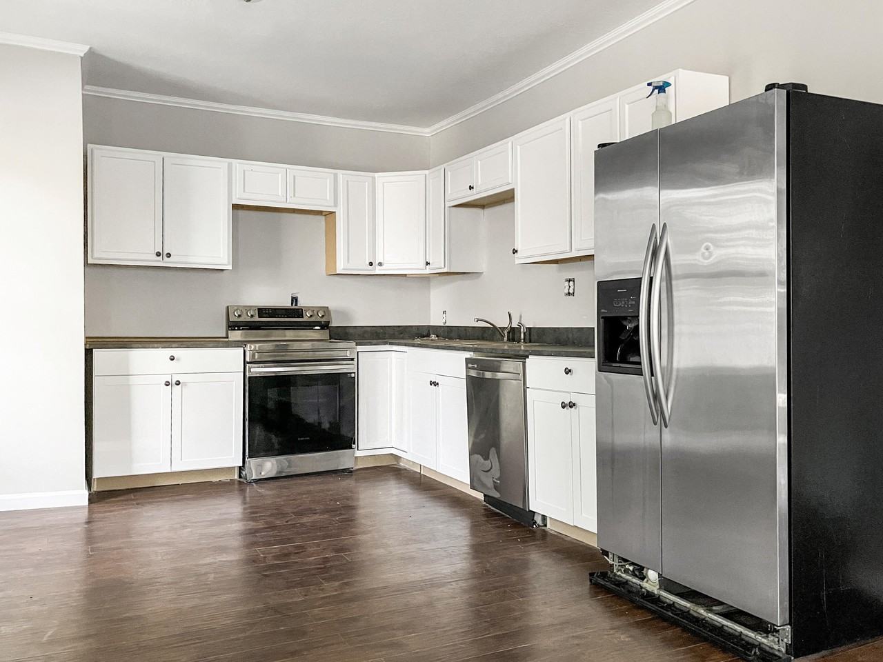 1742 Walker St - Photo 3 of 10