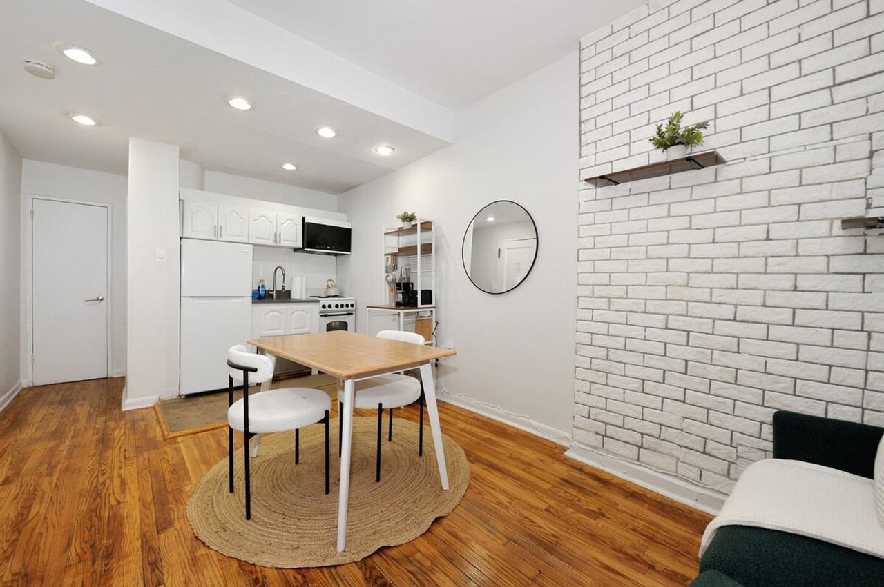 404 W 40th St #1383561P - Photo 3 of 18