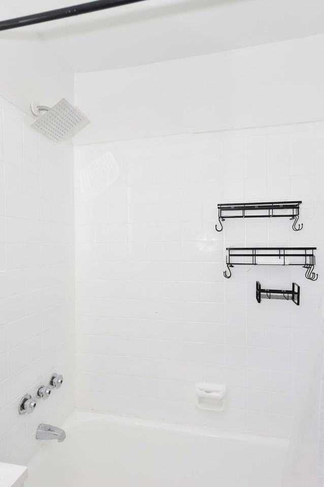 404 W 40th St #1383561P - Photo 4 of 18