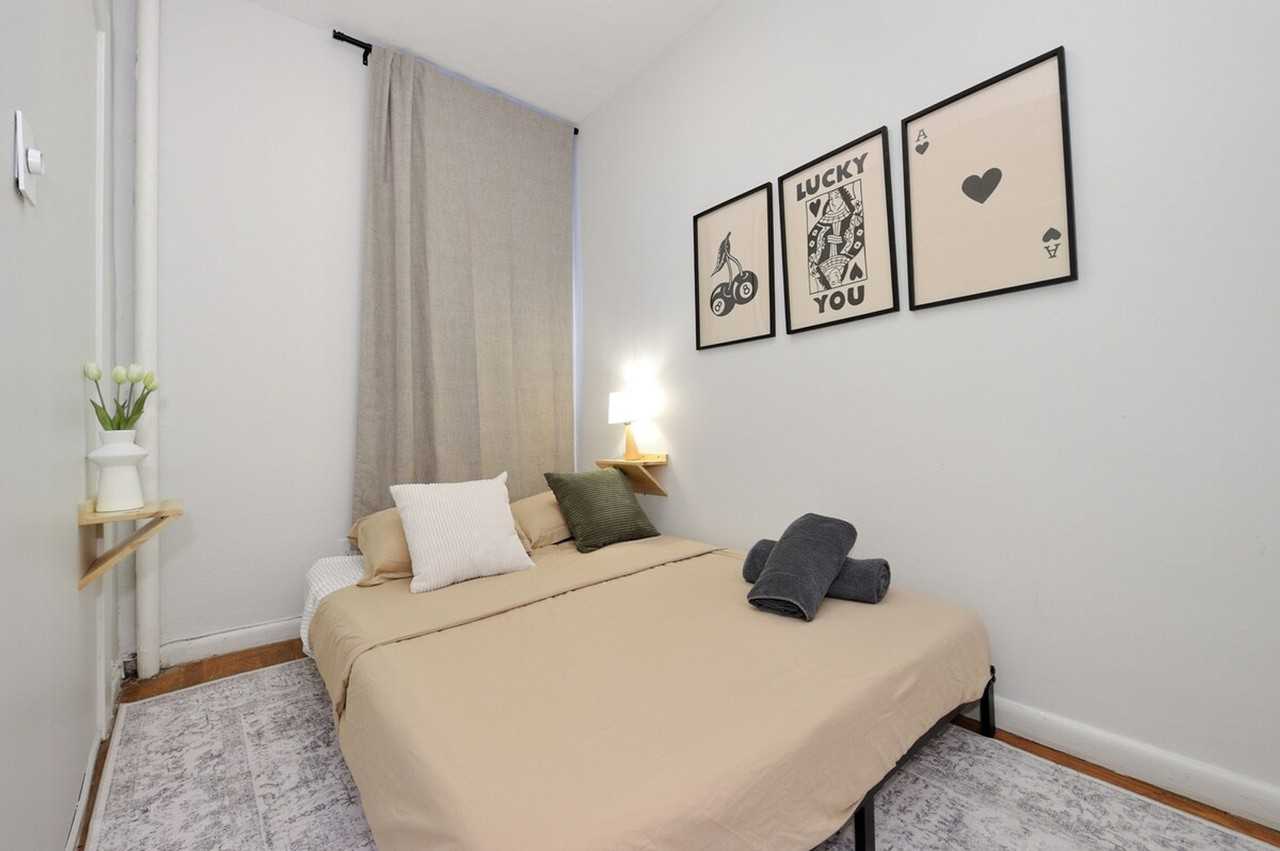 404 W 40th St #1383561P - Photo 5 of 18