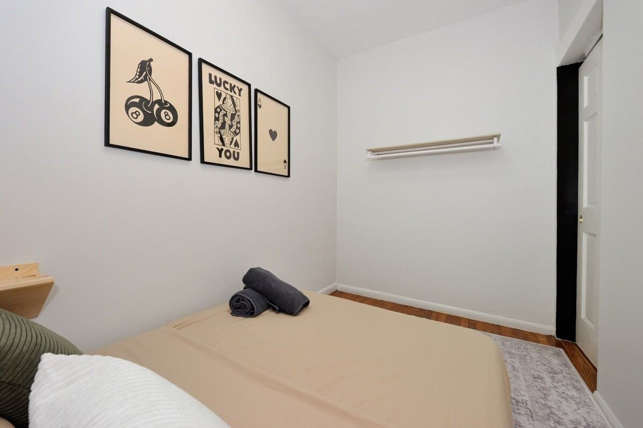 404 W 40th St #1383561P - Photo 7 of 18