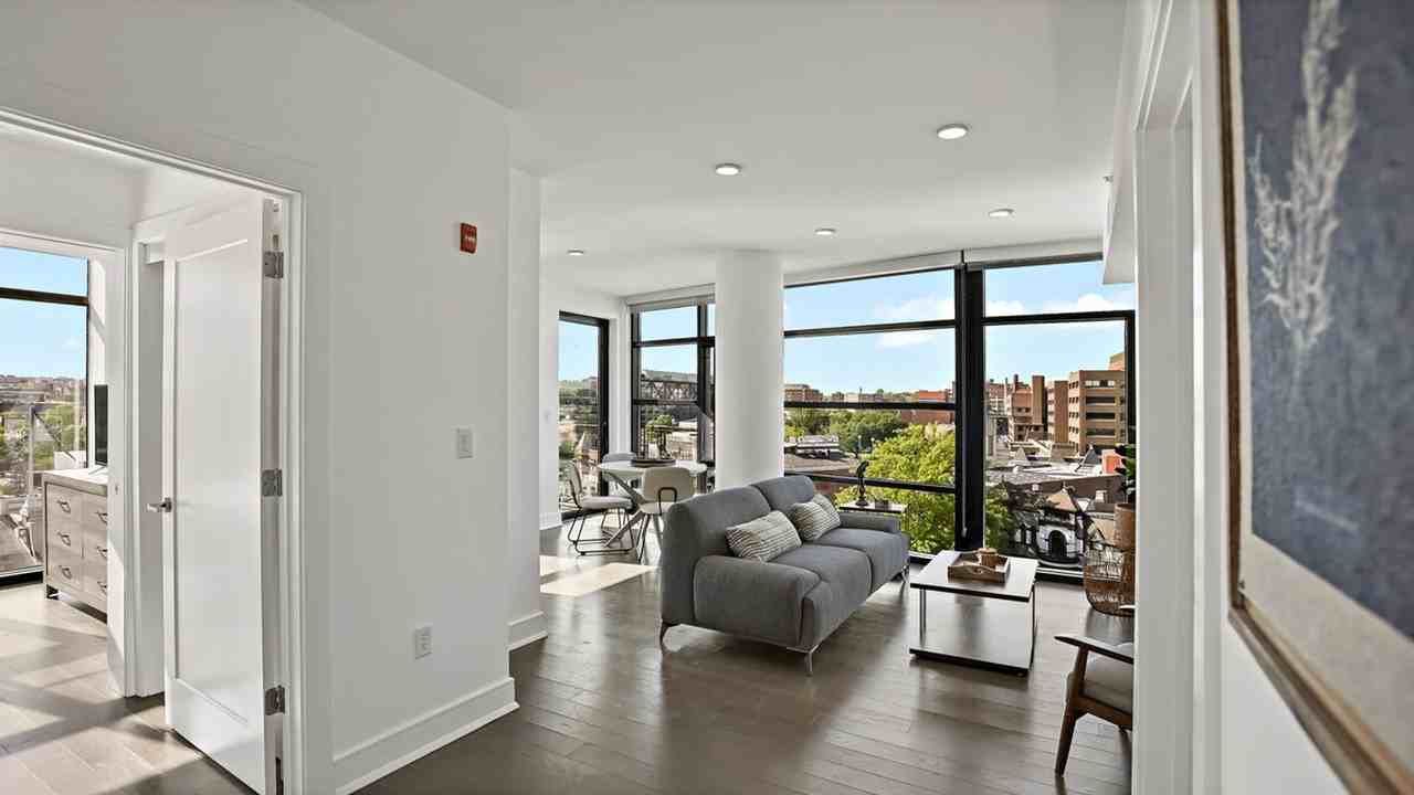 1901 6th St Nw #1395465P - Photo 3 of 38
