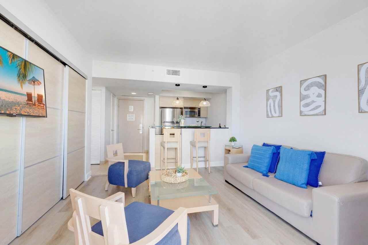 18683 Collins Ave #1227259P - Photo 2 of 43