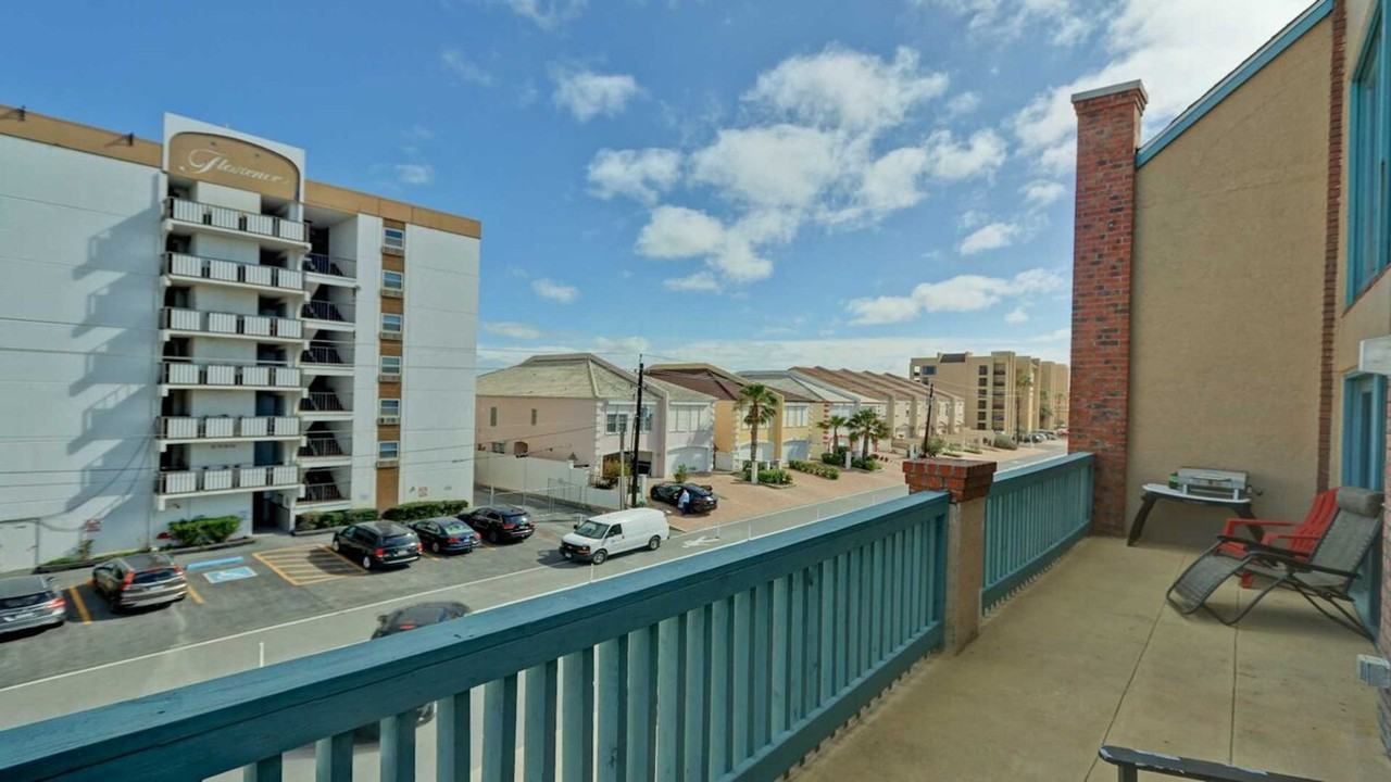 1301 Gulf Blvd #1255583P - Photo 4 of 18