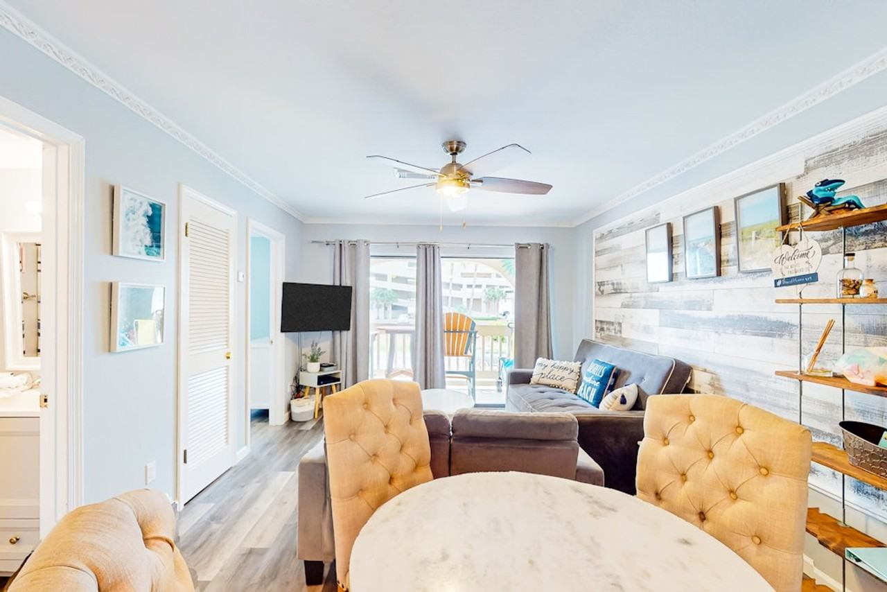924 W Beach Blvd #1364784P - Photo 2 of 15