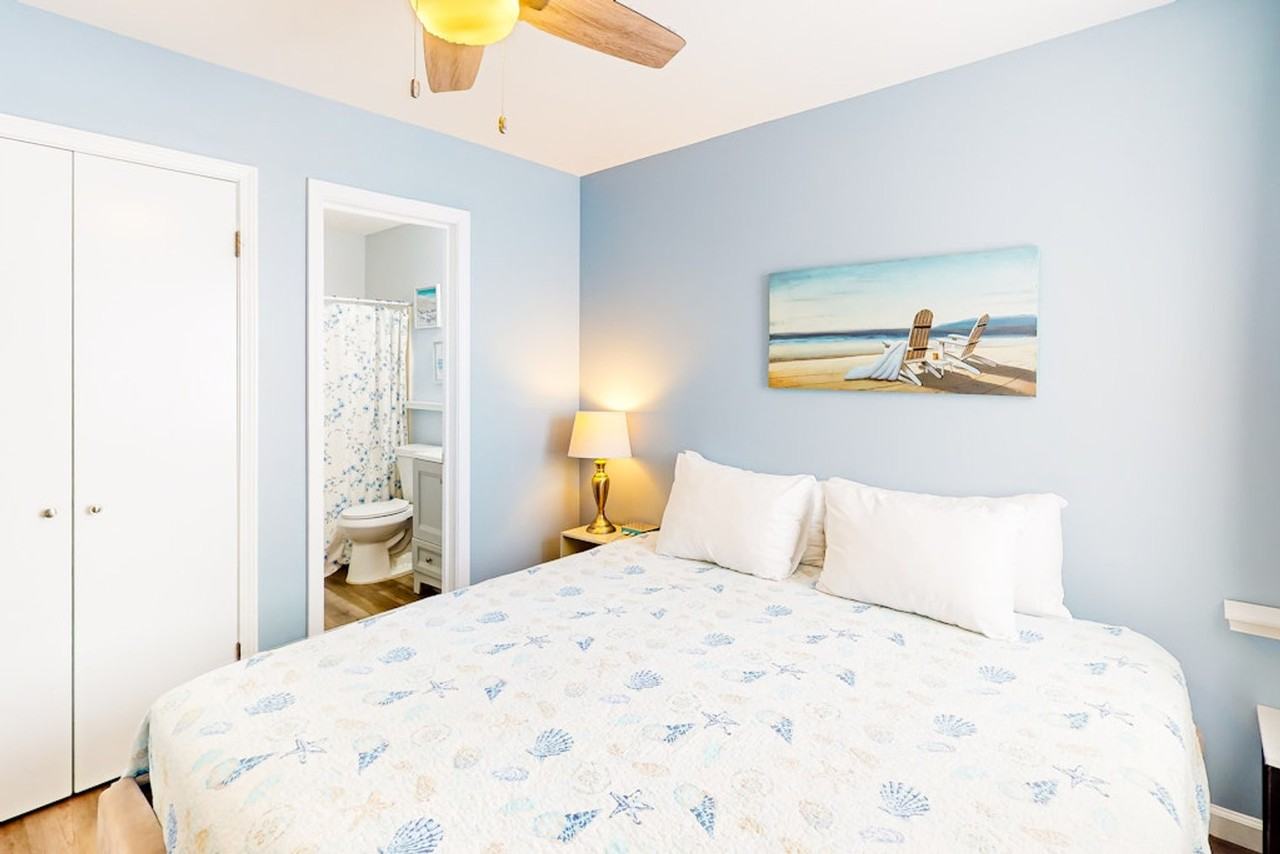 924 W Beach Blvd #1364784P - Photo 6 of 15
