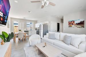 featured image of 6612 W Paradise Ln