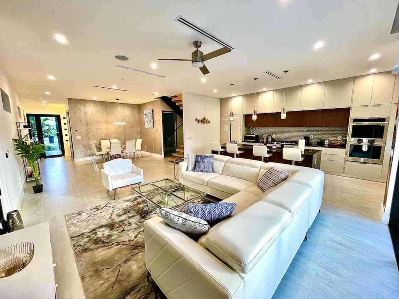 1620 Ne 6th St #1369644P - Photo 6 of 50