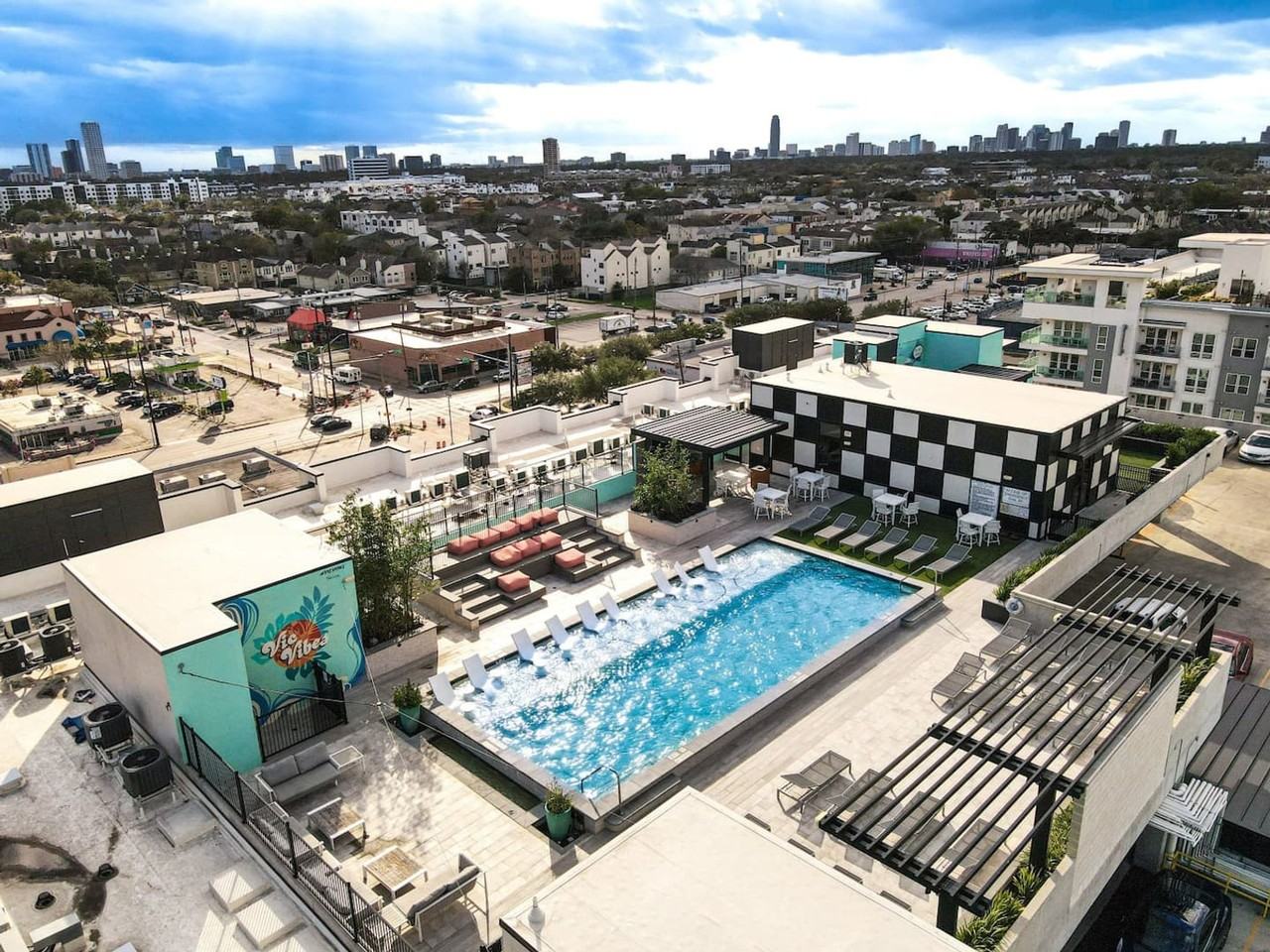 1111 Shepherd Drive - Photo 3 of 100