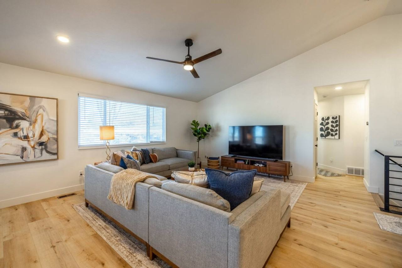 1157 E Sego Lily Dr #1460852P - Photo 2 of 50