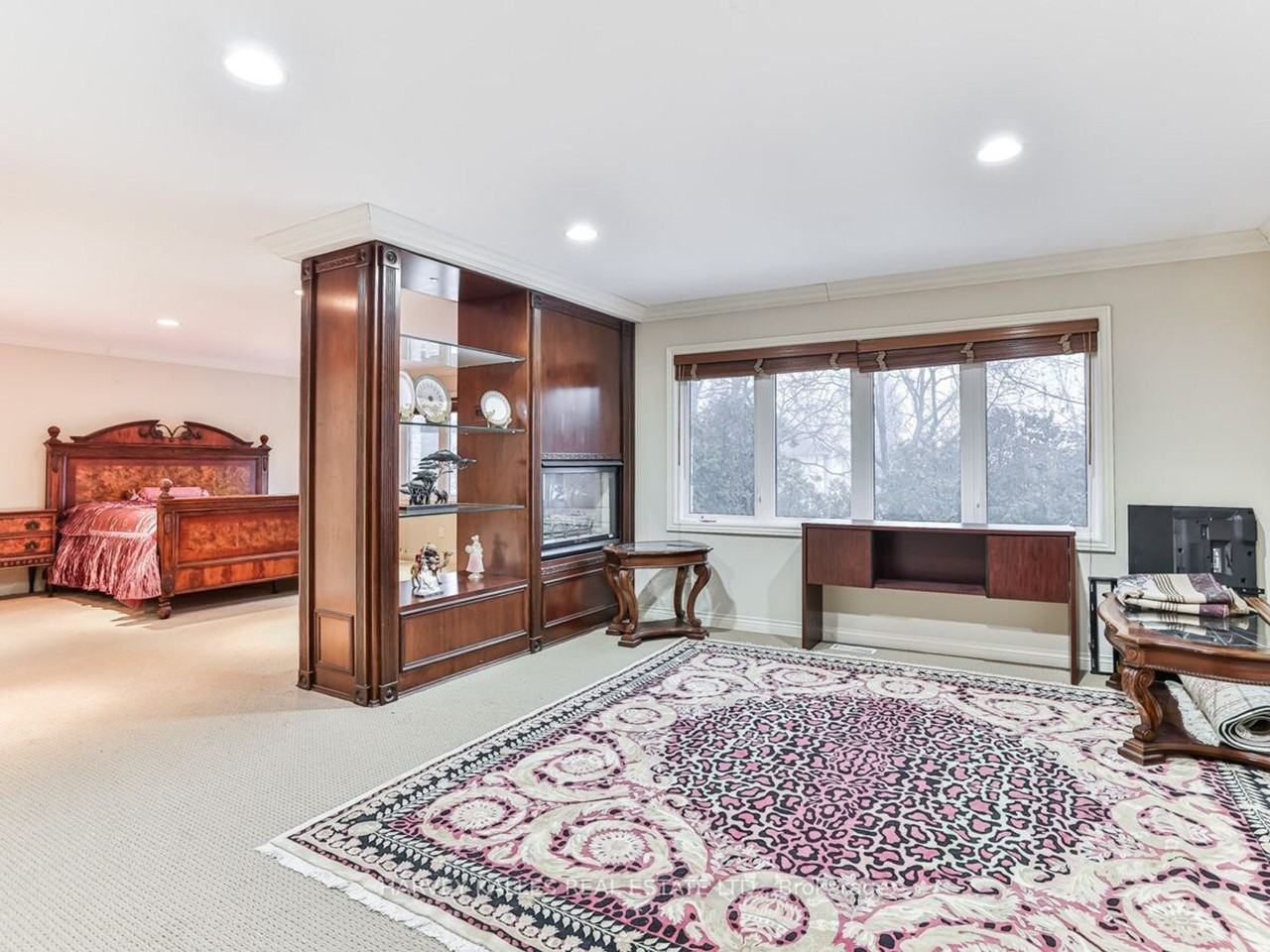 44 Arjay Cres #1513127P - Photo 3 of 46