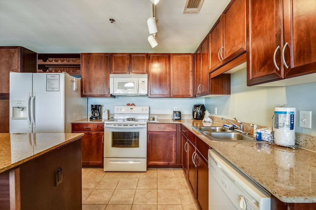 9860 S Thomas Dr #1523356P - Photo 6 of 31