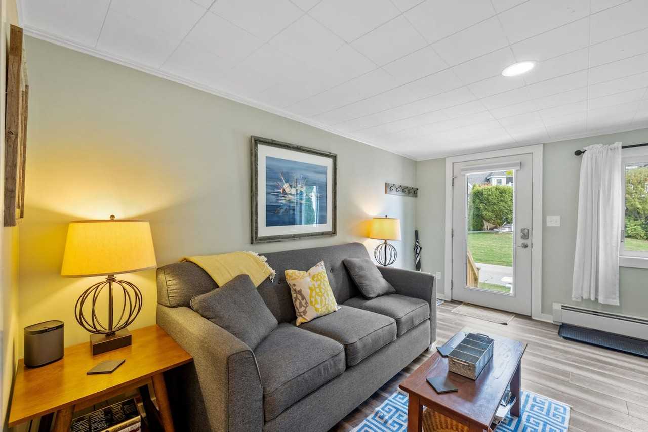 8 Railroad Ave #1532198P - Photo 4 of 40