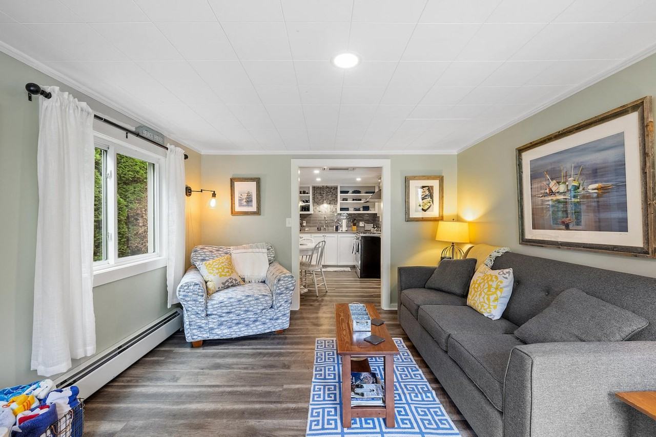 8 Railroad Ave #1532198P - Photo 6 of 40