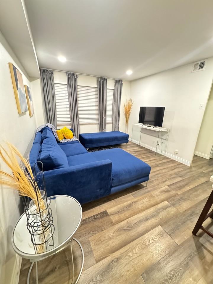 7166 Jamieson Ave #1490318P - Photo 2 of 26