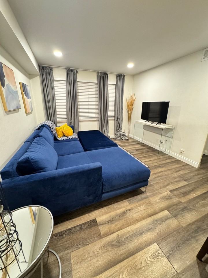 7166 Jamieson Ave #1490318P - Photo 3 of 26