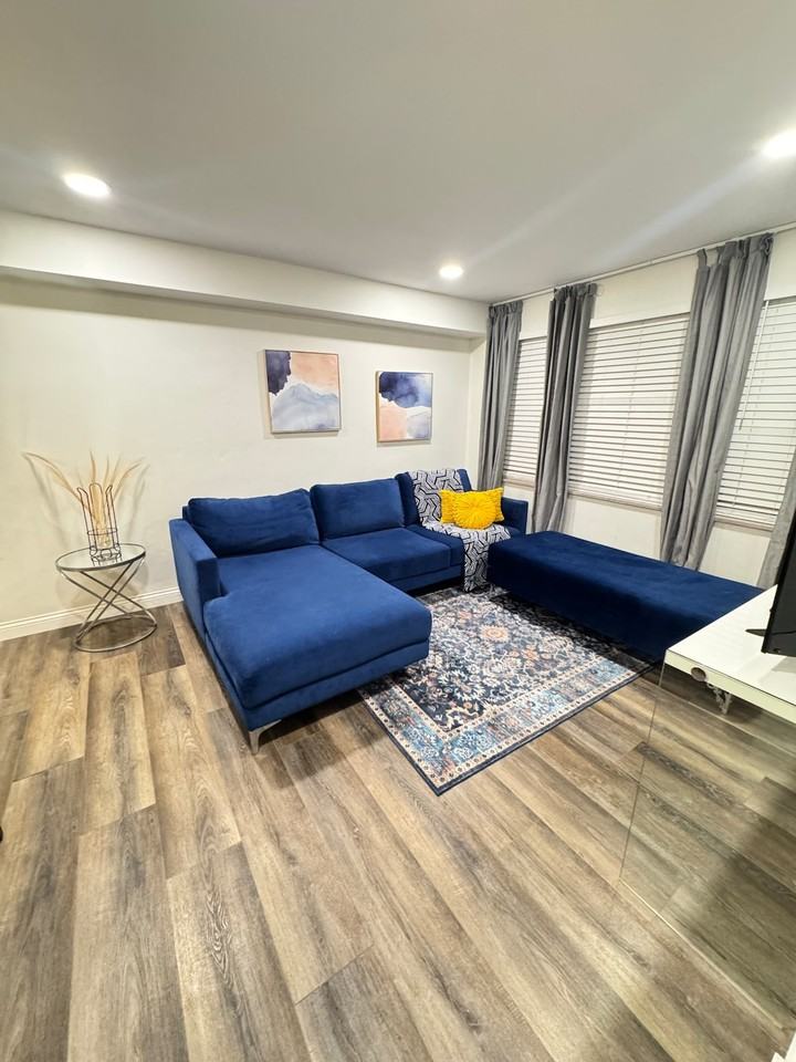 7166 Jamieson Ave #1490318P - Photo 4 of 26